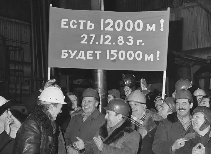 A szupermély Kola-kút rejtélye: mit fedeztek fel a szovjet tudósok 12 km-es mélységben és miért állították le a projektet a cél előtt arany, Bertha Rogers, David Guberman, élet eredete, felfedezések, föld mélye, fúrótorony, gáz, geológia, kola fúrólyuk, Kola-félsziget, olaj, rekordok, szovjet tudomány, szovjetunió, szupermély fúrás, tudományos kutatás, urán, Zapoljarnij