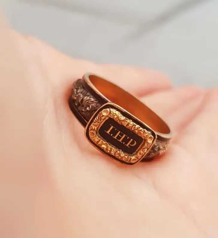 furcsa, szokatlan, találat