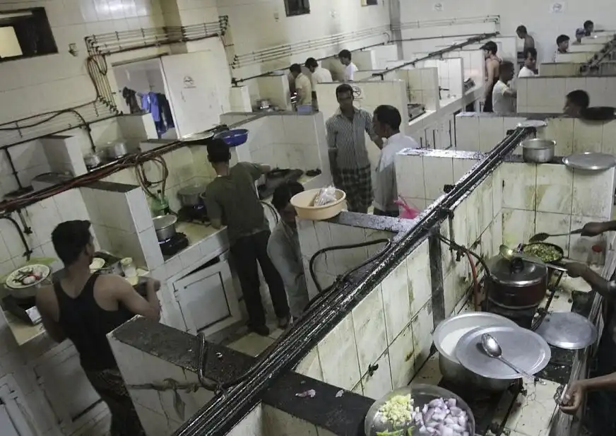 Dubaj, Gazdaság, közel-kelet, luxus, migráció, olaj, politika, szegénység, társadalom, utazás